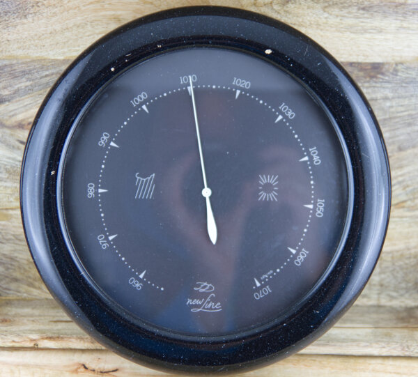 Wandbarometer newLine